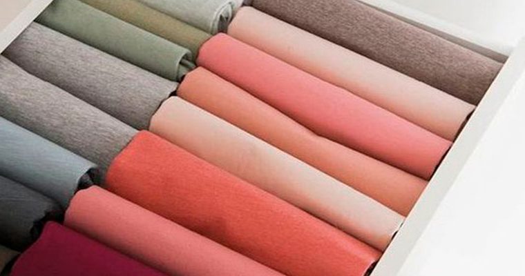 Como organizar roupas de academia no guarda roupa?
